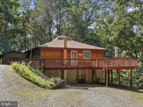 557 Lake Dr, Front Royal, VA 22630