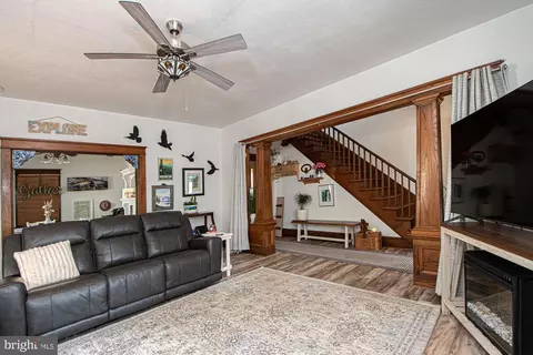 Entry Way - 234 Cloud St, Front Royal, VA 22630 photo 4 of 9