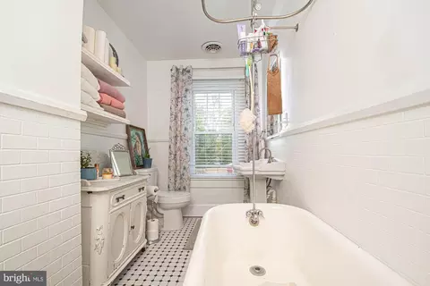 Bath - 234 Cloud St, Front Royal, VA 22630 photo 6 of 6