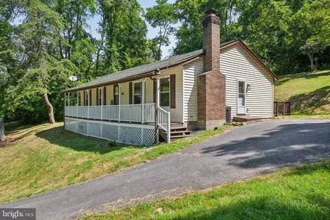 404 King David Dr, Linden, VA 22642