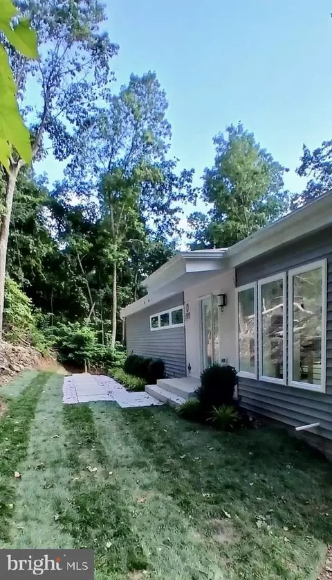 523 Skyline View Dr, Front Royal, VA 22630