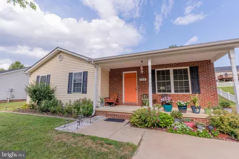 1114 Ashby St, Front Royal, VA 22630