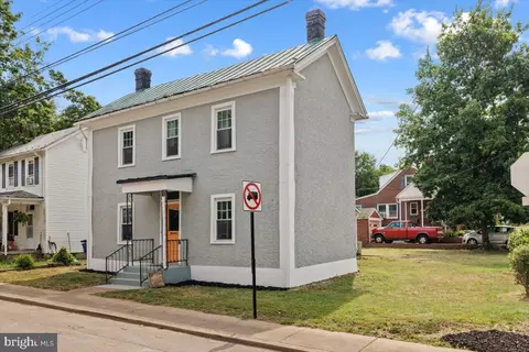 203 Lee St, Front Royal, VA 22630