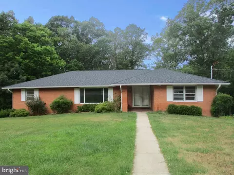 302 Dungadin Rd, Front Royal, VA 22630