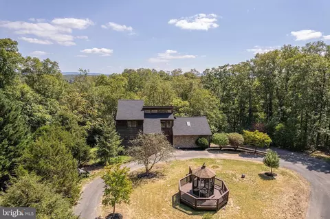 253 Lakeland Cir, Middletown, VA 22645