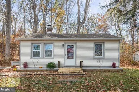 530 Harris Dr, Front Royal, VA 22630