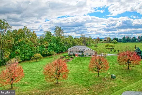 108 Freezeland Loop Rd, Linden, VA 22642