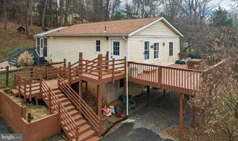499 Rome Beauty Dr, Linden, VA 22642
