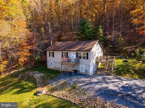 5524 Howellsville Rd, Front Royal, VA 22630