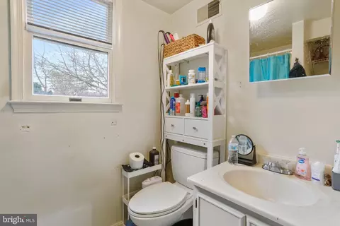 Bath - 32 S Marshall St, Front Royal, VA 22630 photo 2 of 2
