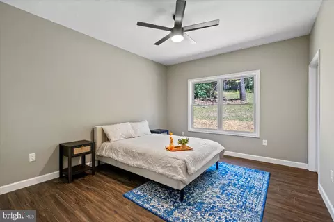 71 Stecher Ct, Linden, VA 22642