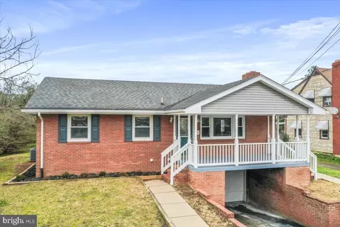 421 W 14th St, Front Royal, VA 22630