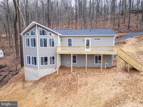 155 Delicious Rd, Linden, VA 22642