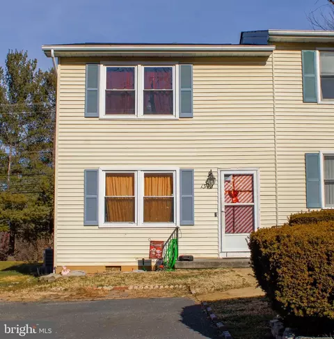 1342 Robinhood Ln, Front Royal, VA 22630