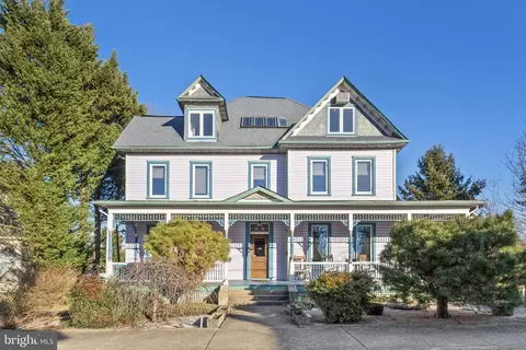 222 Blue Ridge Ave, Front Royal, VA 22630