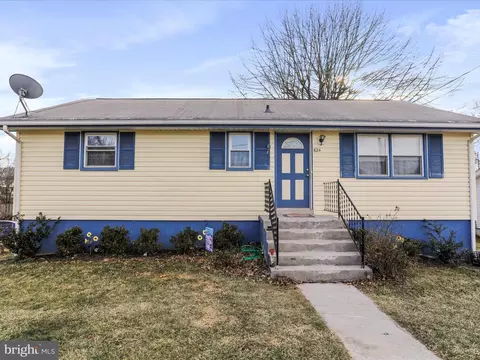 624 W 13th St, Front Royal, VA 22630