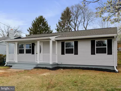 829 W 14th St, Front Royal, VA 22630