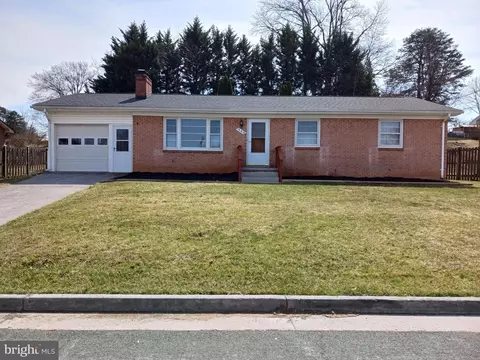 909 William St, Front Royal, VA 22630