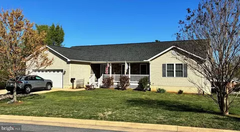 690 E Stonewall Dr, Front Royal, VA 22630