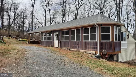 2478 High Top Rd, Linden, VA 22642