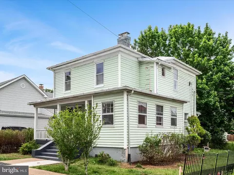 19 W Jackson St, Front Royal, VA 22630