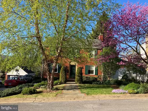 210 W 1st St, Front Royal, VA 22630