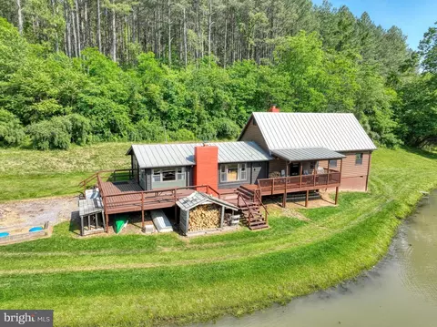 1263 Thompson Hollow Rd, Bentonville, VA 22610