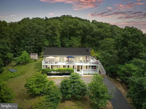 1390 Applewood Dr, Front Royal, VA 22630