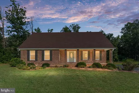 215 Thomas Dr, Middletown, VA 22645