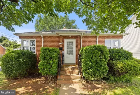 222 Washington Ave, Front Royal, VA 22630