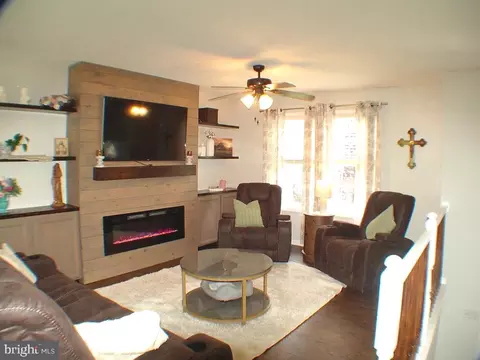 327 E 18th St, Front Royal, VA 22630 photo 13
