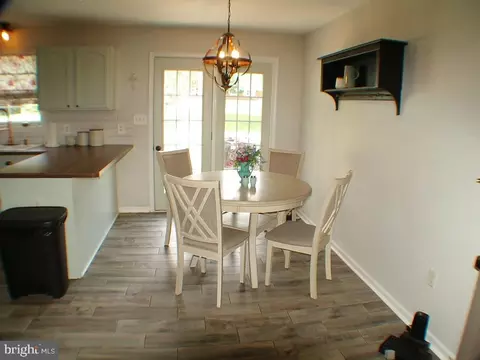 327 E 18th St, Front Royal, VA 22630 photo 10