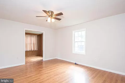 Living - 124 E 15th St, Front Royal, VA 22630 photo 4 of 4