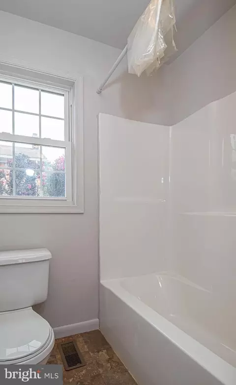 Bath - 124 E 15th St, Front Royal, VA 22630 photo 2 of 2