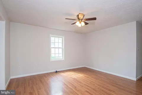 Living - 124 E 15th St, Front Royal, VA 22630 photo 3 of 4