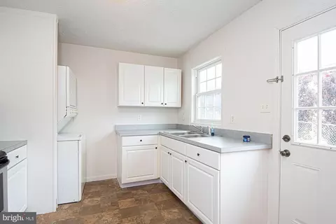 Entry Way - 124 E 15th St, Front Royal, VA 22630 photo 1 of 3