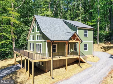 356 Chipmunk Trail Ln, Linden, VA 22642