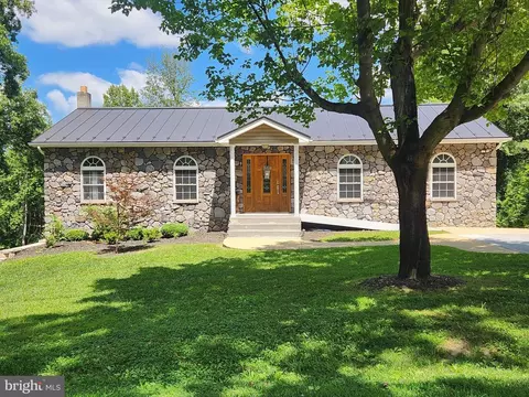 302 Hidden View Ln, Front Royal, VA 22630