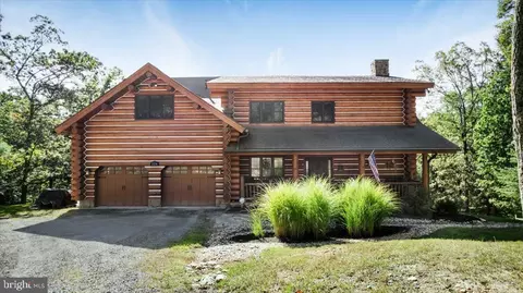 226 Twin Oaks Dr, Bentonville, VA 22610