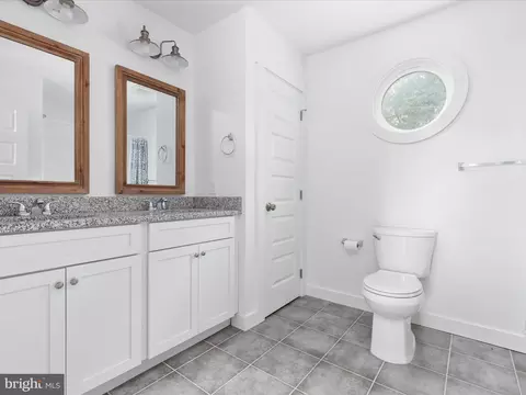 Bath - 67 Barbara Dr, Front Royal, VA 22630 photo 3 of 4