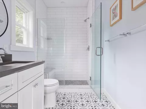 Bath - 67 Barbara Dr, Front Royal, VA 22630 photo 2 of 4