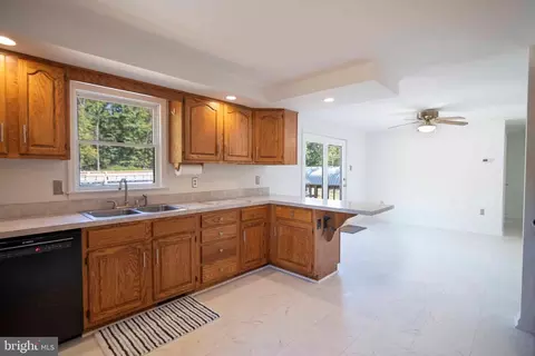 Kitchen - 25 Mcdaniel Ln, Middletown, VA 22645 photo 2 of 2