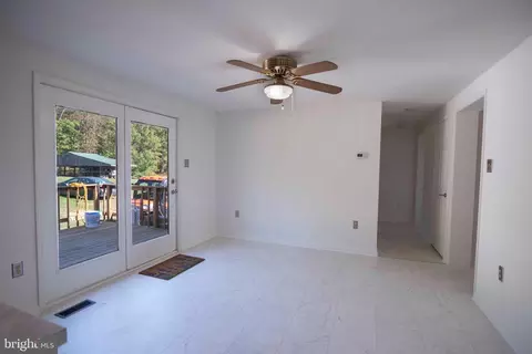 Living - 25 Mcdaniel Ln, Middletown, VA 22645 photo 1 of 4