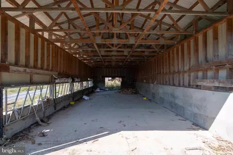 Entry Way - 25 Mcdaniel Ln, Middletown, VA 22645 photo 2 of 3