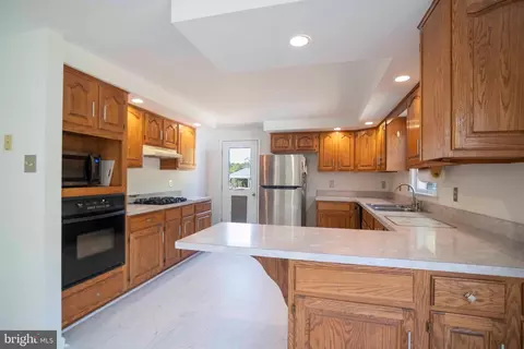 Kitchen - 25 Mcdaniel Ln, Middletown, VA 22645 photo 1 of 2