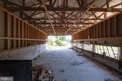 Entry Way - 25 Mcdaniel Ln, Middletown, VA 22645 photo 3 of 3