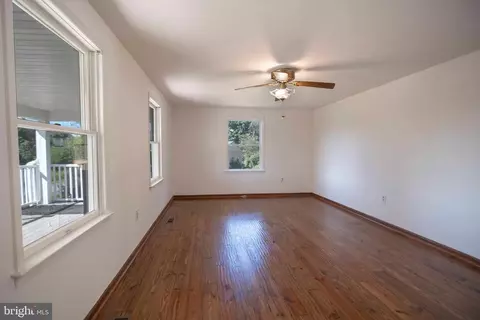 Living - 25 Mcdaniel Ln, Middletown, VA 22645 photo 4 of 4