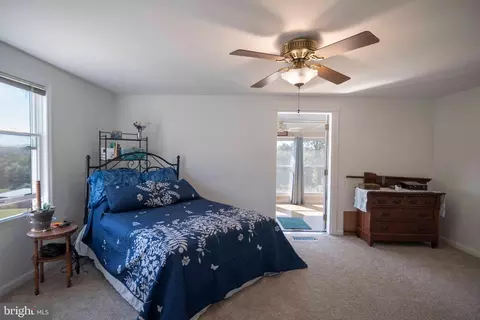 Bedroom - 25 Mcdaniel Ln, Middletown, VA 22645 photo 2 of 7