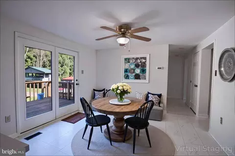 Dining - 25 Mcdaniel Ln, Middletown, VA 22645 photo 1 of 1