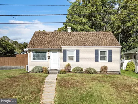 813 W 14th St, Front Royal, VA 22630